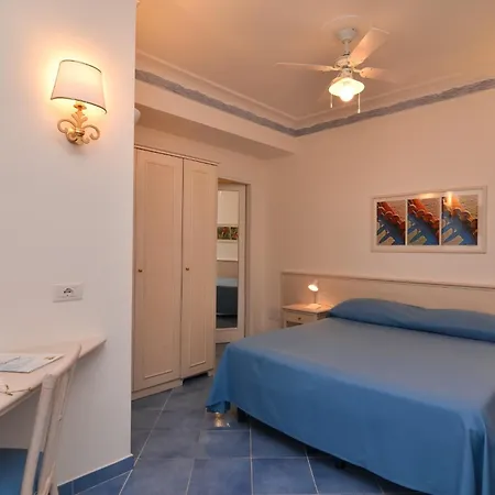 Aurora 3* Sperlonga