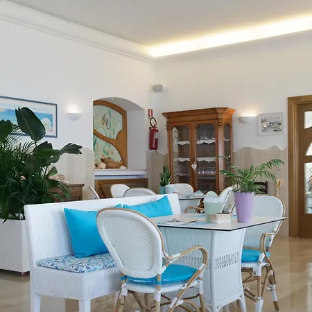Aurora 3* Sperlonga