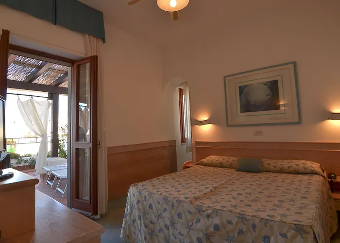 Aurora Hotel 3*